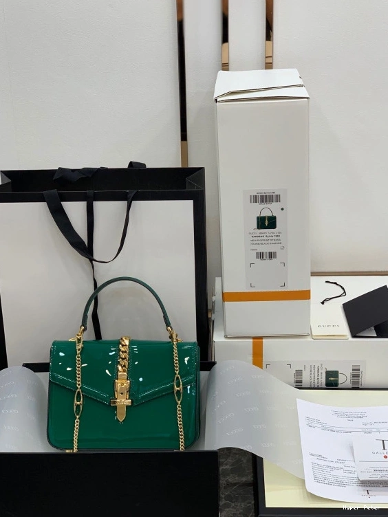 Hyperpeter TOP HANDLE MINI PATENT 1969 GUCCI Sylvie LEATHER BAG 0710